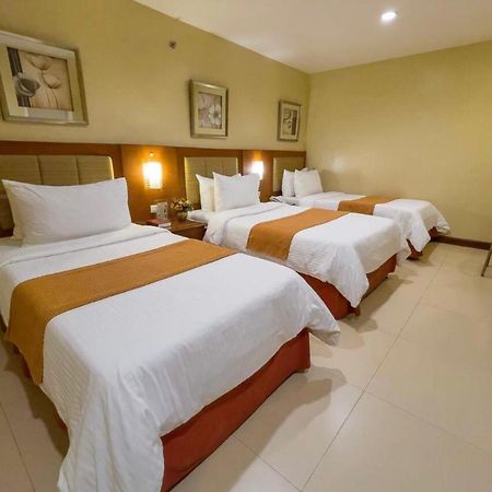 Royal Garden Hotel Ozamis Zewnętrze zdjęcie